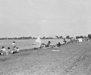 857843 Afbeelding van dagrecreanten aan de Loosdrechtse Plassen.